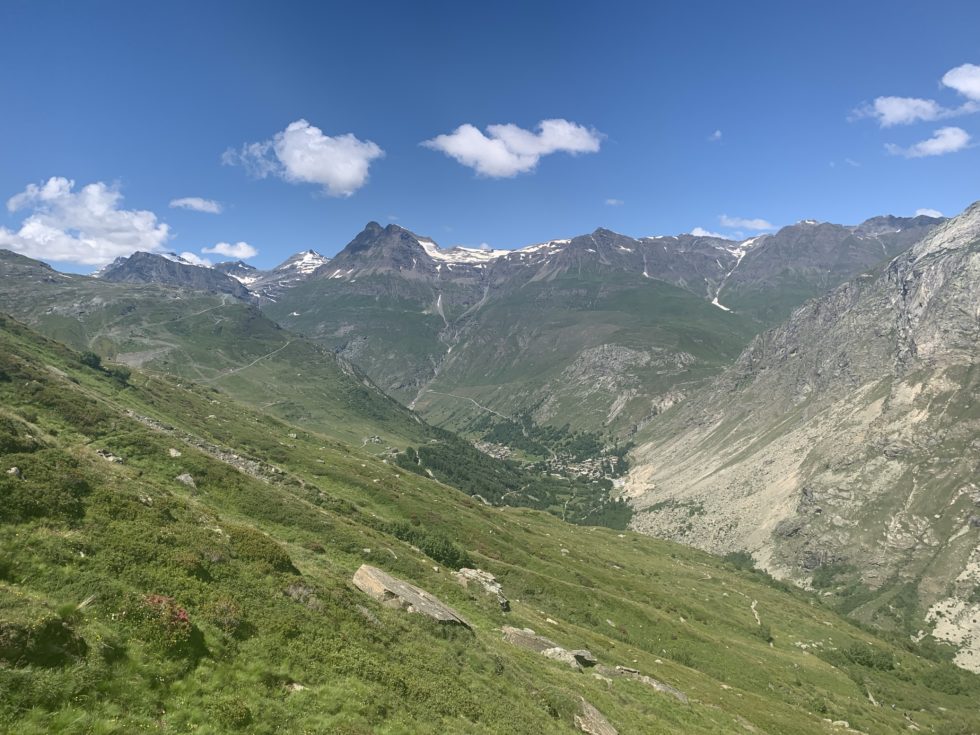 Sentier en balcon pour rejoindre Bonneval-sur-Arc, Haute-Maurienne, Alpes, France